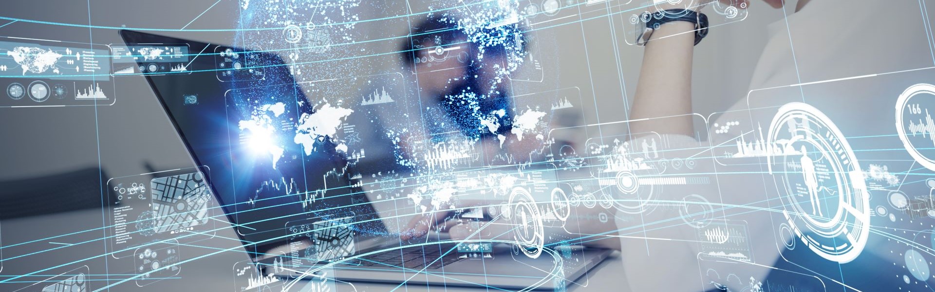 Header_image-_enterprise-software-person-screen-simulation Header_image-_enterprise-software-person-screen-simulation